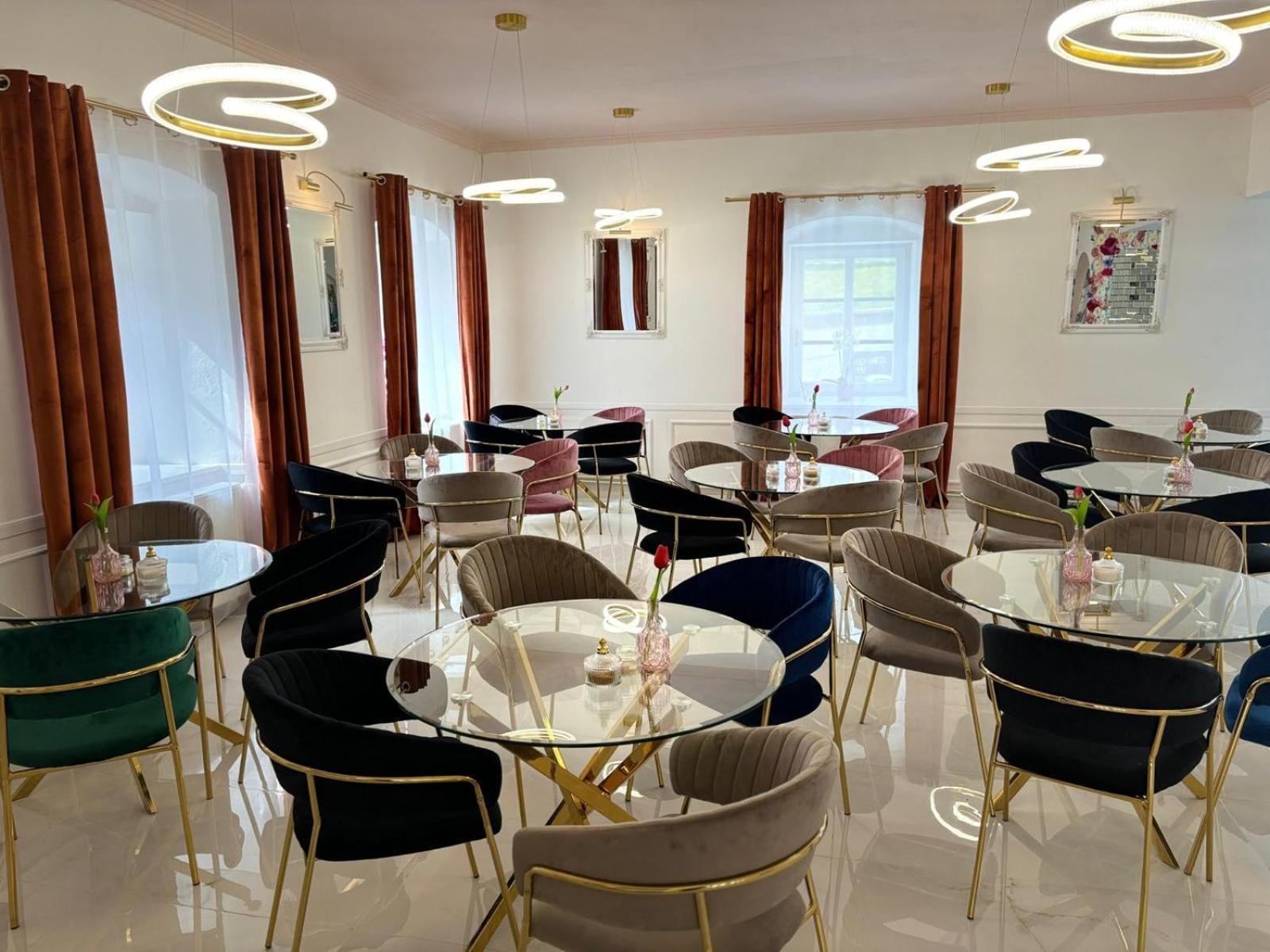 Boutique Hotel Posta Rl Oravsky Podzamok Buitenkant foto