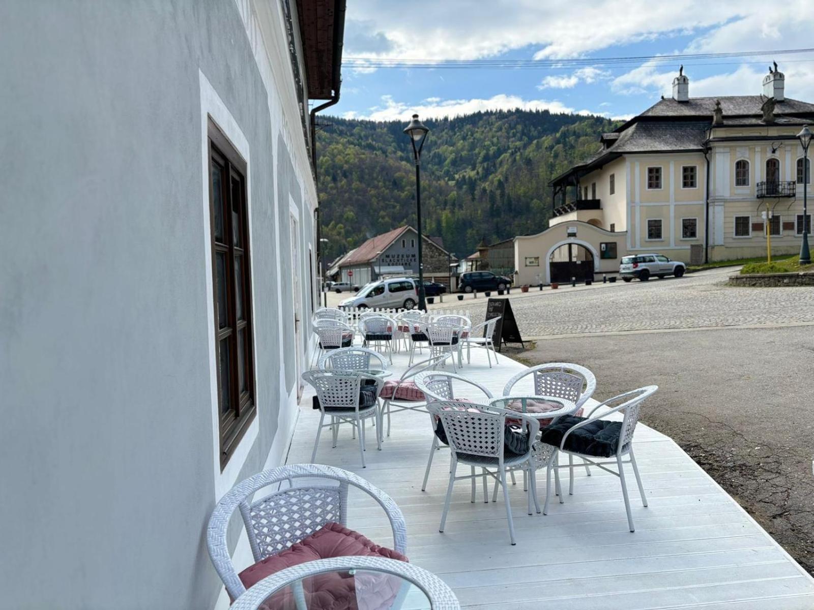 Boutique Hotel Posta Rl Oravsky Podzamok Buitenkant foto
